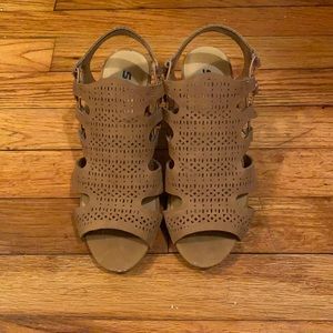 Soda - girls wedge sandals sz 3.5